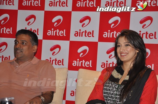 Lakshmi Rai Meets Airtel Contest Winners