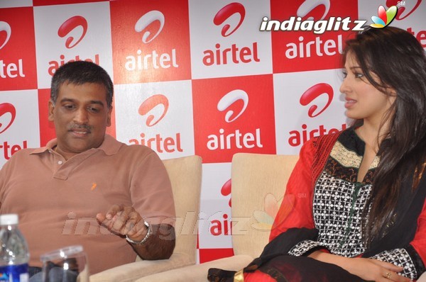 Lakshmi Rai Meets Airtel Contest Winners