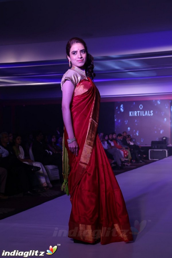 Bindhu Madhavi and Nadiya at The Madras Bridal Fashion Show