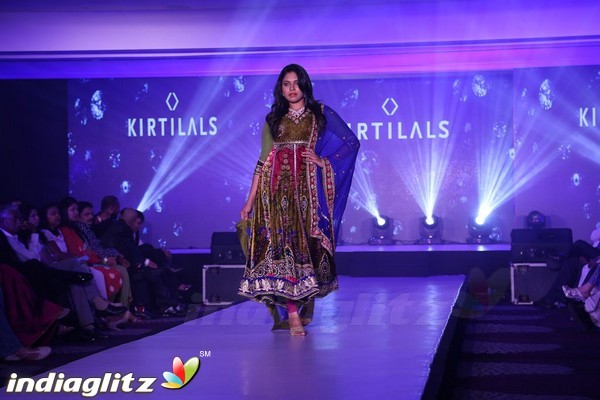 Bindhu Madhavi and Nadiya at The Madras Bridal Fashion Show