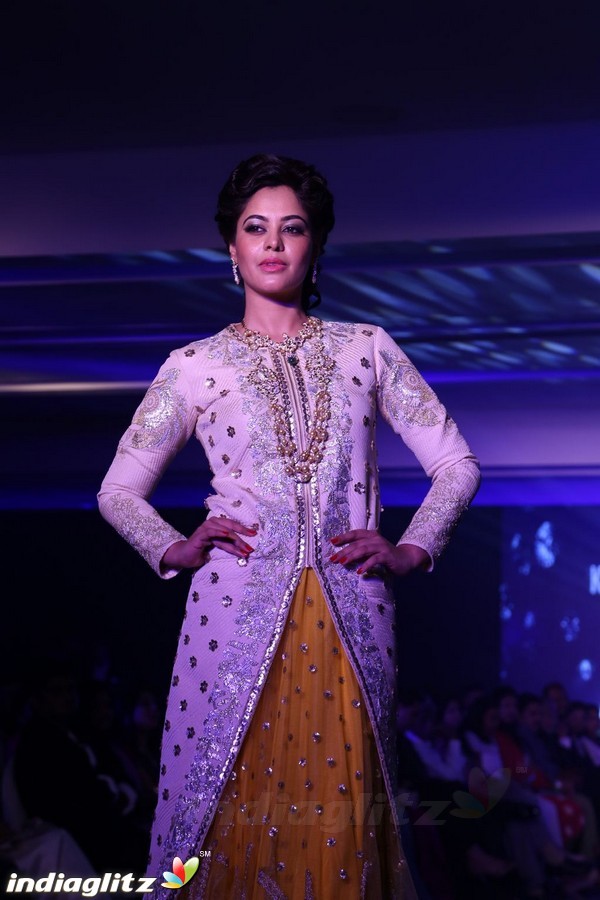 Bindhu Madhavi and Nadiya at The Madras Bridal Fashion Show