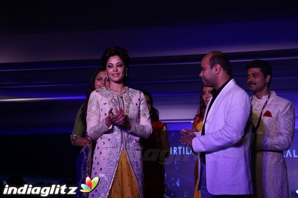 Bindhu Madhavi and Nadiya at The Madras Bridal Fashion Show