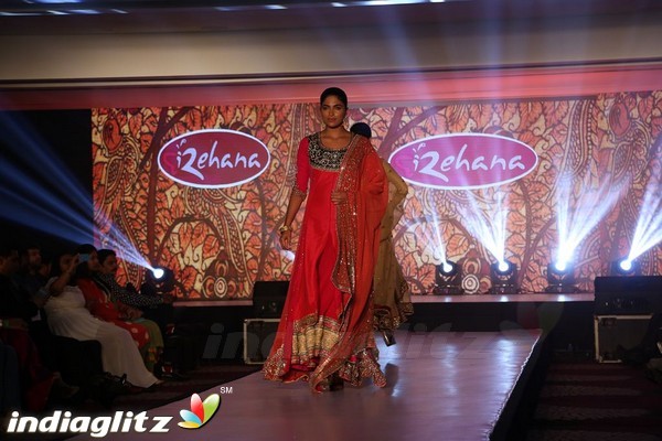 Bindhu Madhavi and Nadiya at The Madras Bridal Fashion Show