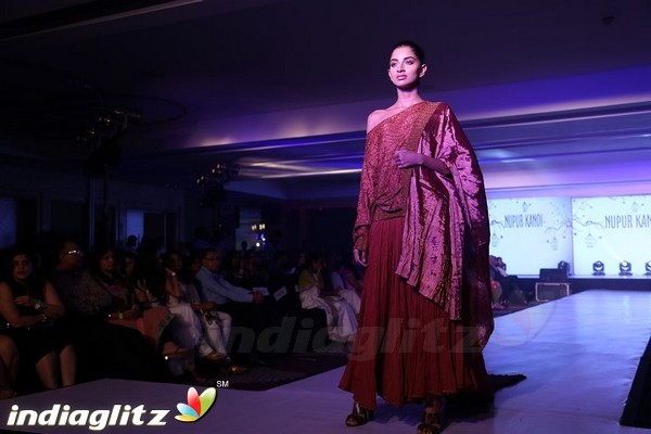 Bindhu Madhavi and Nadiya at The Madras Bridal Fashion Show