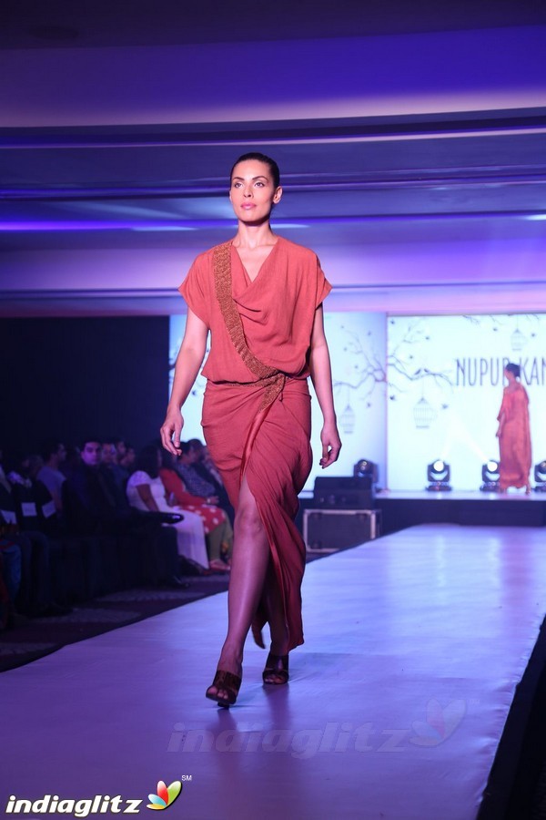 Bindhu Madhavi and Nadiya at The Madras Bridal Fashion Show