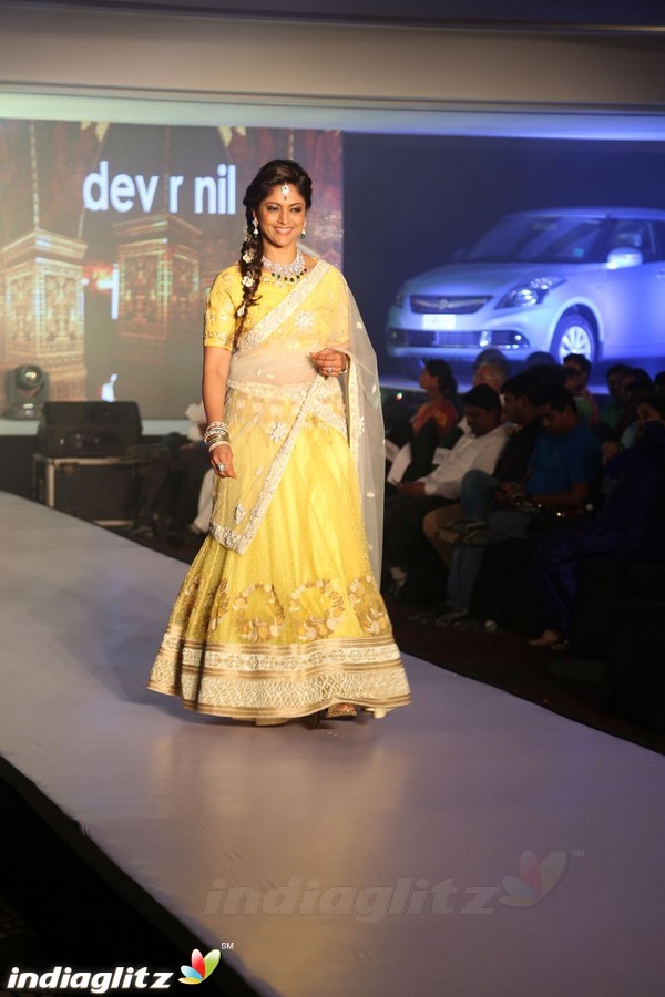 Bindhu Madhavi and Nadiya at The Madras Bridal Fashion Show