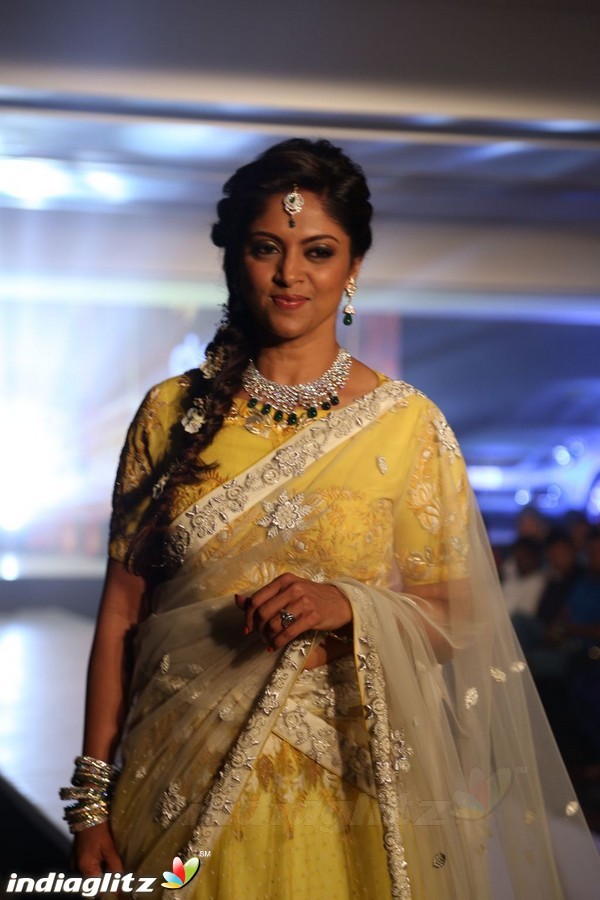 Bindhu Madhavi and Nadiya at The Madras Bridal Fashion Show