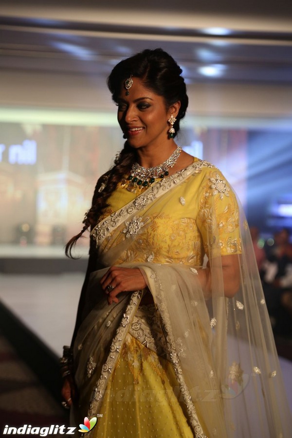 Bindhu Madhavi and Nadiya at The Madras Bridal Fashion Show