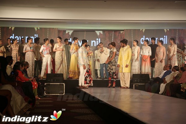 Bindhu Madhavi and Nadiya at The Madras Bridal Fashion Show