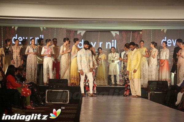 Bindhu Madhavi and Nadiya at The Madras Bridal Fashion Show