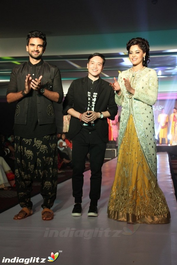 Bindhu Madhavi and Nadiya at The Madras Bridal Fashion Show