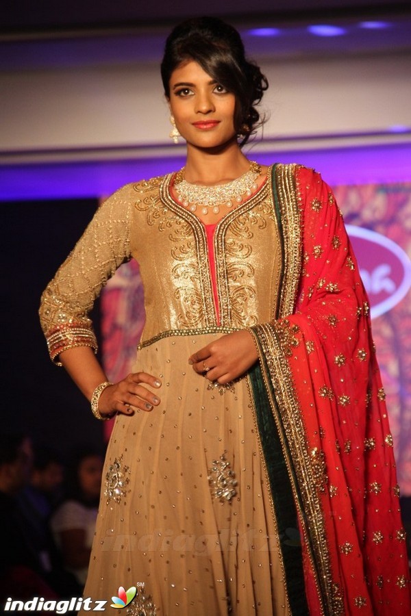 Bindhu Madhavi and Nadiya at The Madras Bridal Fashion Show