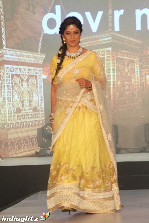 Bindhu Madhavi and Nadiya at The Madras Bridal Fashion Show