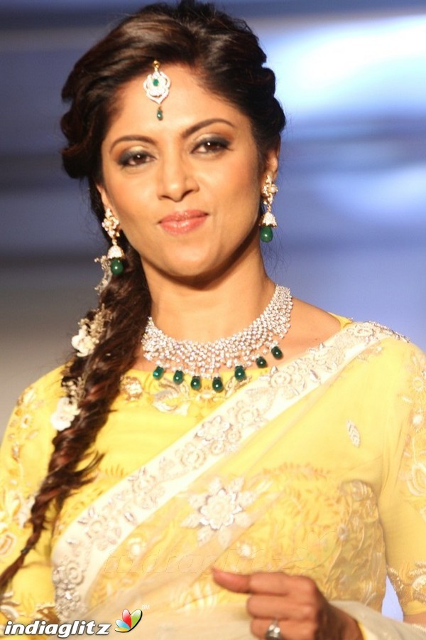 Bindhu Madhavi and Nadiya at The Madras Bridal Fashion Show