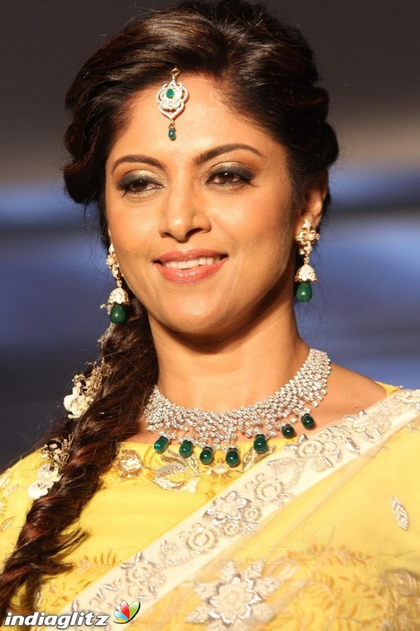 Bindhu Madhavi and Nadiya at The Madras Bridal Fashion Show