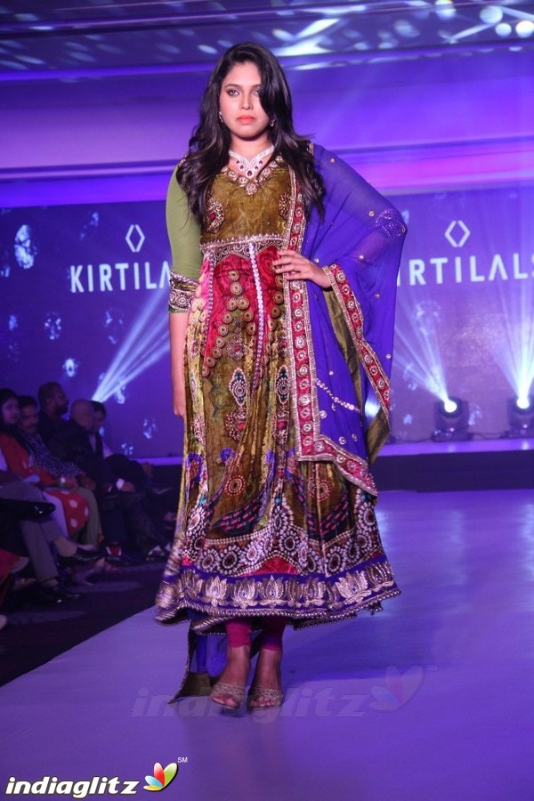 Bindhu Madhavi and Nadiya at The Madras Bridal Fashion Show