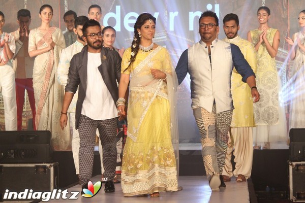 Bindhu Madhavi and Nadiya at The Madras Bridal Fashion Show