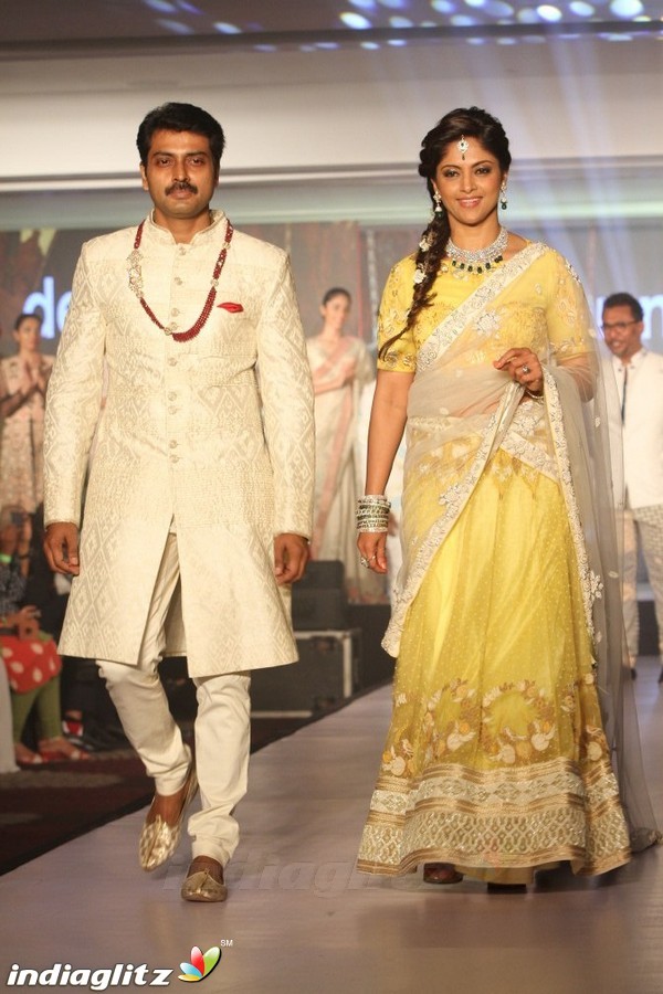 Bindhu Madhavi and Nadiya at The Madras Bridal Fashion Show