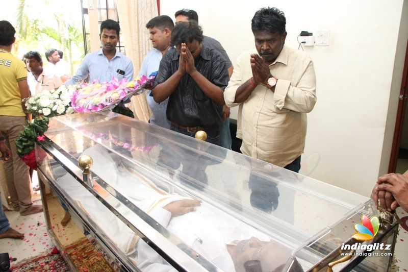 Celebs bid teary farewell to legend Mahendran!