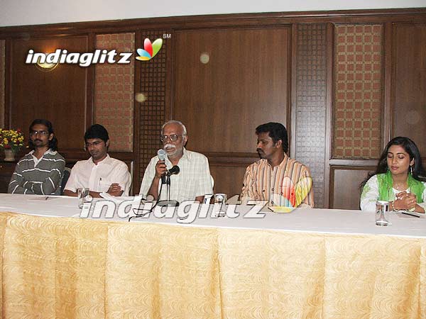 'Maya Kannadi' Press Meet