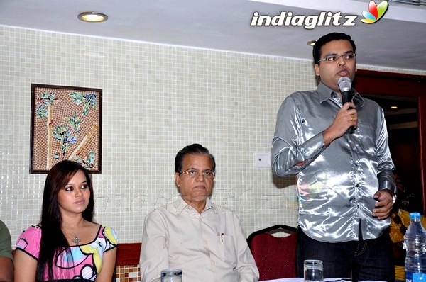 'Mudhal Kadhal Mazhai' Press Meet