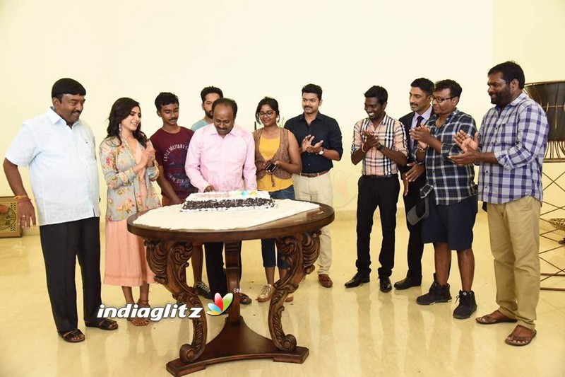 Thenandal films Murali Birthday Celebration At The Sets Of 'Vijay 61'