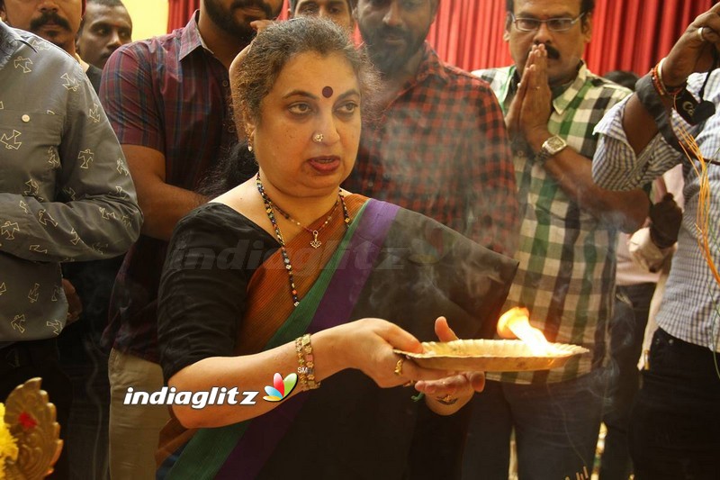 'Onaaigal Jaakiradhai' Movie Launch