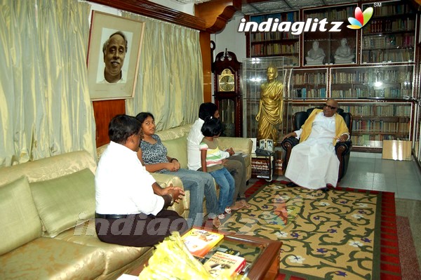 Prakash Raj Gets Blessed By CM & Balachandar