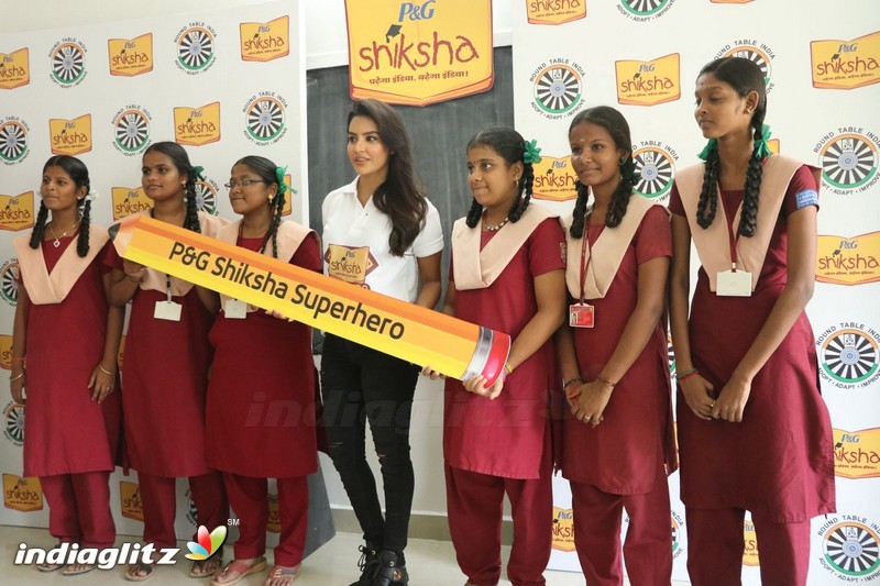 Actress Priya Anand and tha Students of Shiksha Movement Event