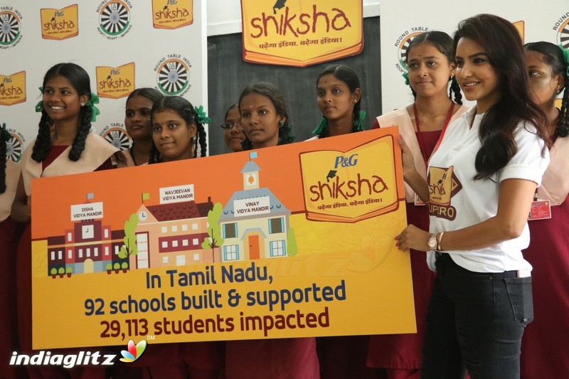 Actress Priya Anand and tha Students of Shiksha Movement Event