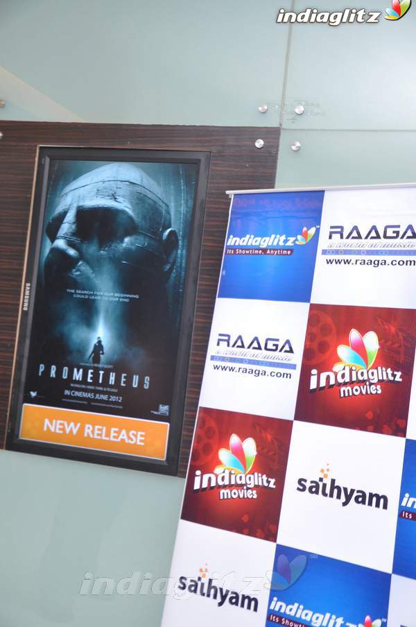Celebs Watch 'Prometheus 3D' - IG Special