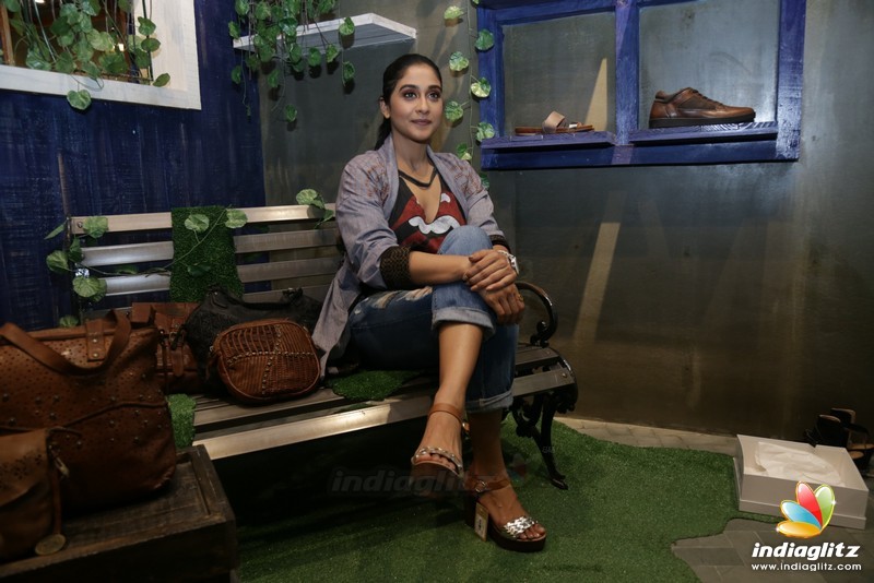 Regina Cassandra Launches 'KOMPANERO' SS' 18 Vintage Leather Accessories
