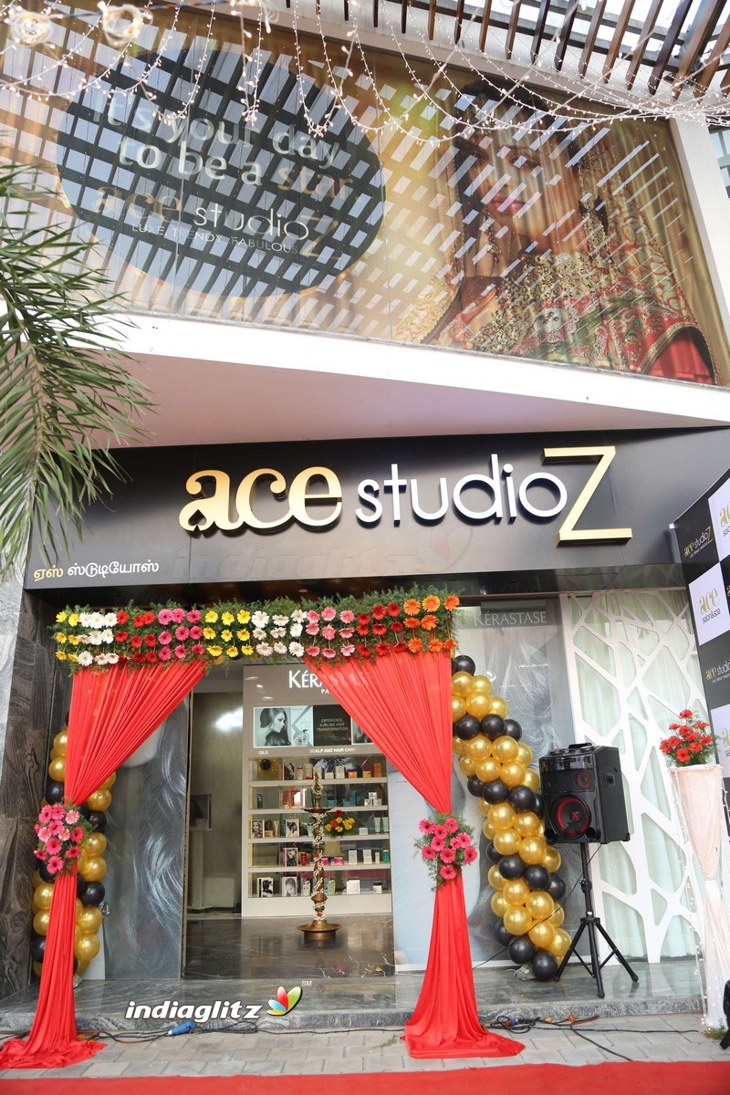 Actress Sakshi Agarwal Inaugurates Ace Studioz Salon & Spa