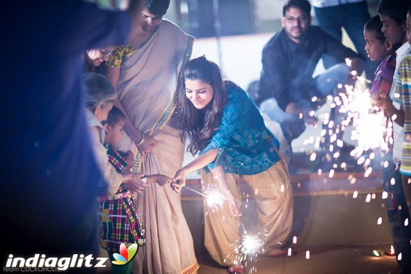Samantha celebrates Diwali with kids of 'Desire Society'