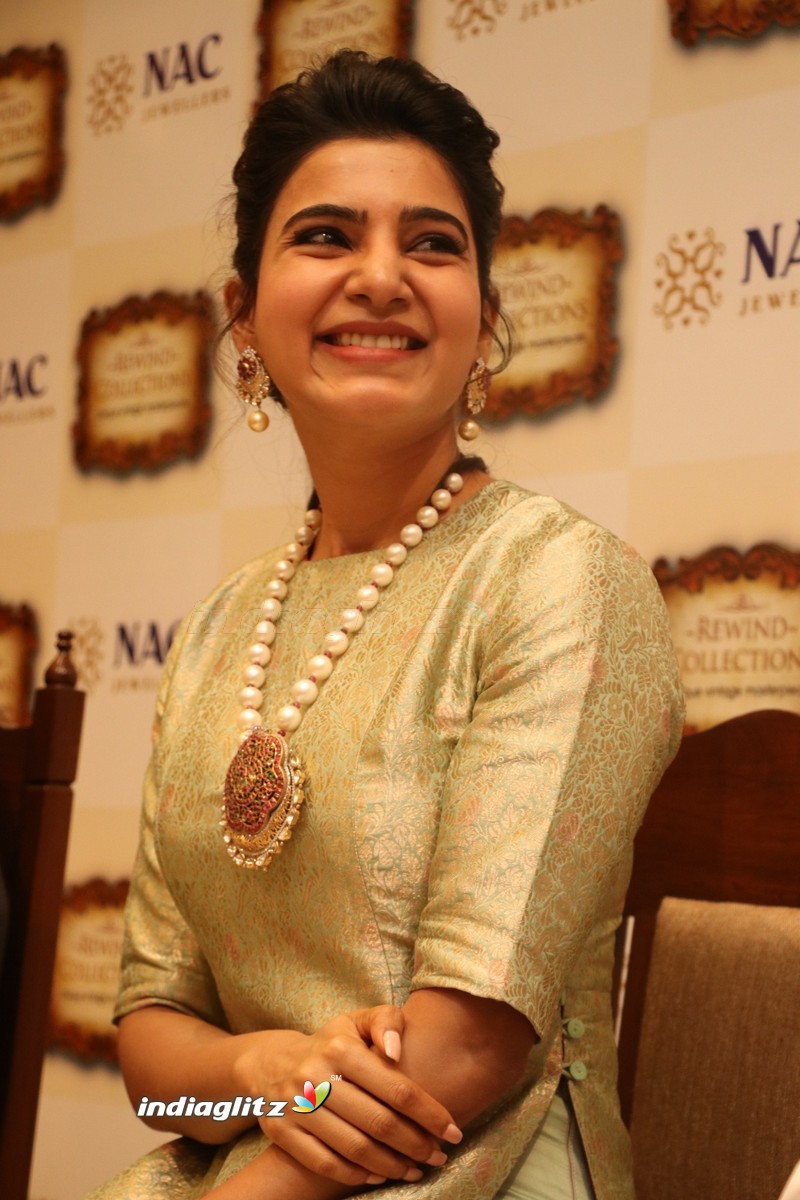 Samantha at Launch of NAC Jewelles Antique Exhibition