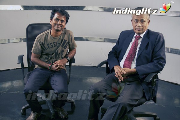'Thuppakki' Crew With CBI Director Karthikeyan