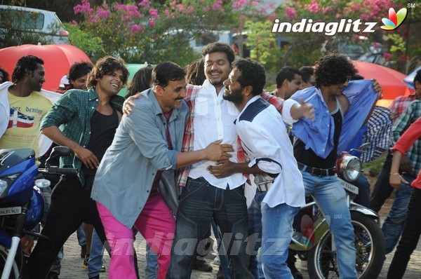 Vijay Dances In 'Rowdy Rathore' With Akshay Kumar!