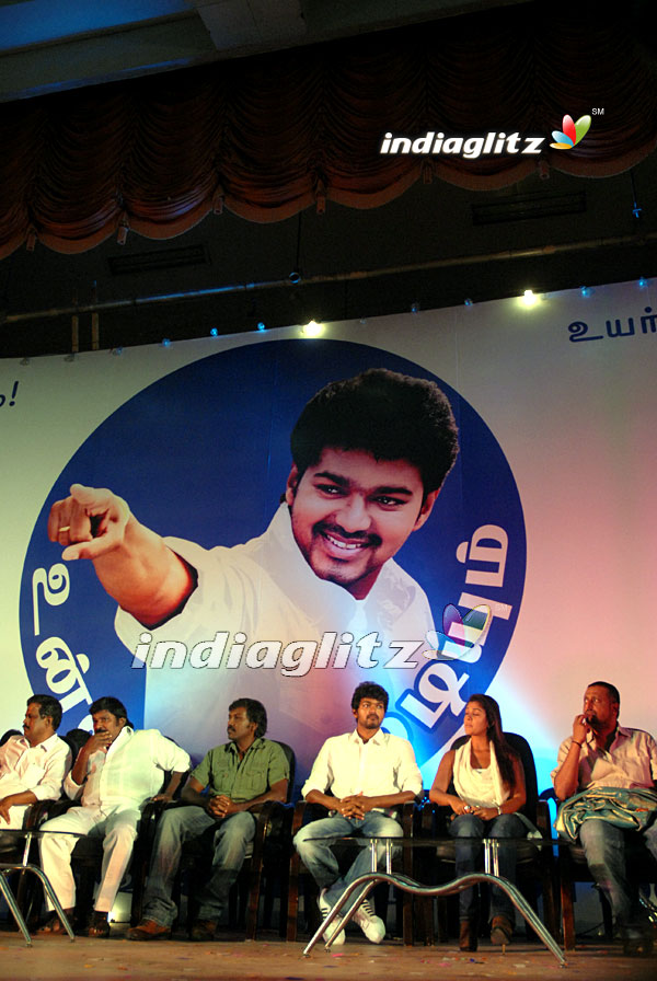 Vijay's Unveils Fan Club Flag