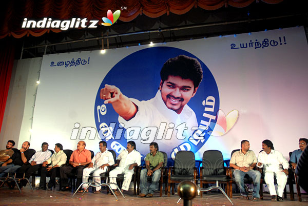 Vijay's Unveils Fan Club Flag