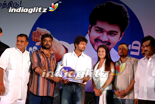 Vijay's Unveils Fan Club Flag