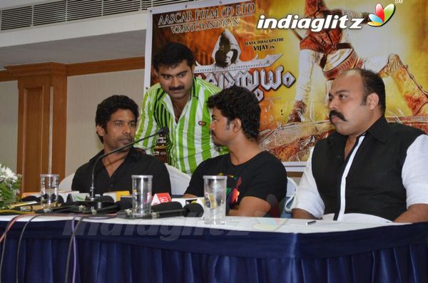 Vijay In Kochi For 'Velayudham' Trailer Release