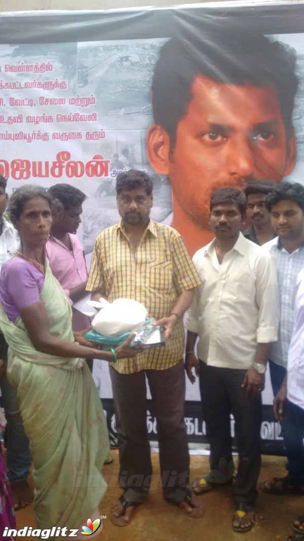 Vishal distributes aid to Gadambaliyoor Village people through his Cuddalore distrct fan club