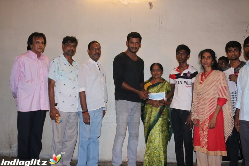 Actor Vishal Helps 10 poor Students by Paying their College Fees