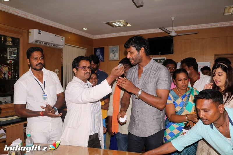 Actor Vishal celebrates his Birthday in a charitable Way