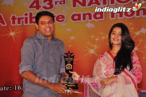 Sneha, Vivek & Others @ Screen Moon Awards
