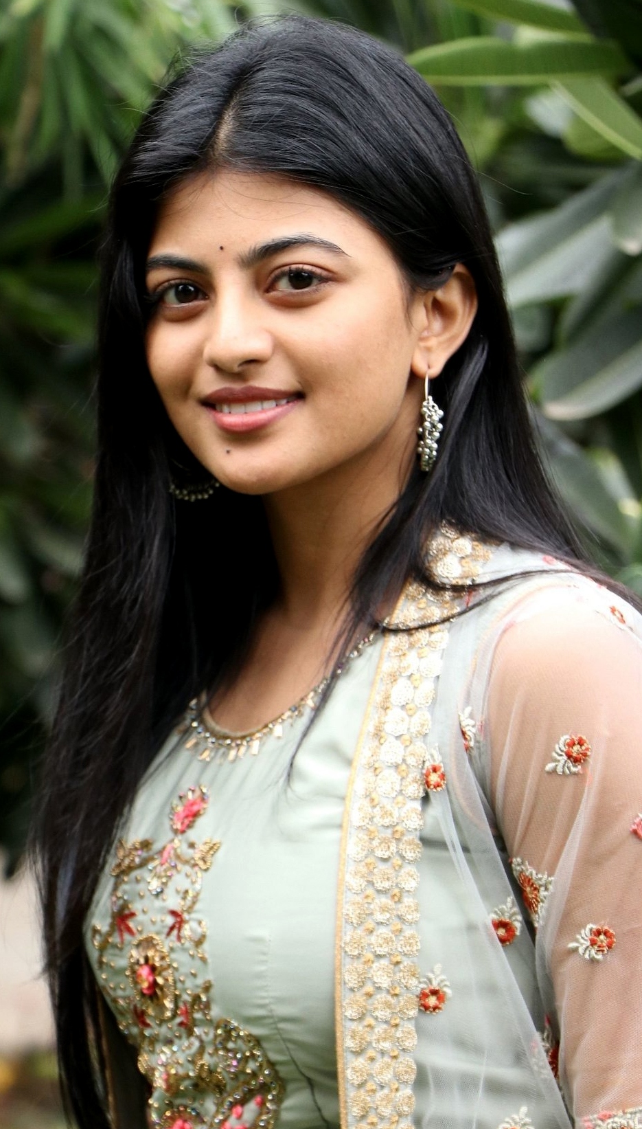 Breaking! Actress Kayal Anandhi getting married secretly today - Tamil ...