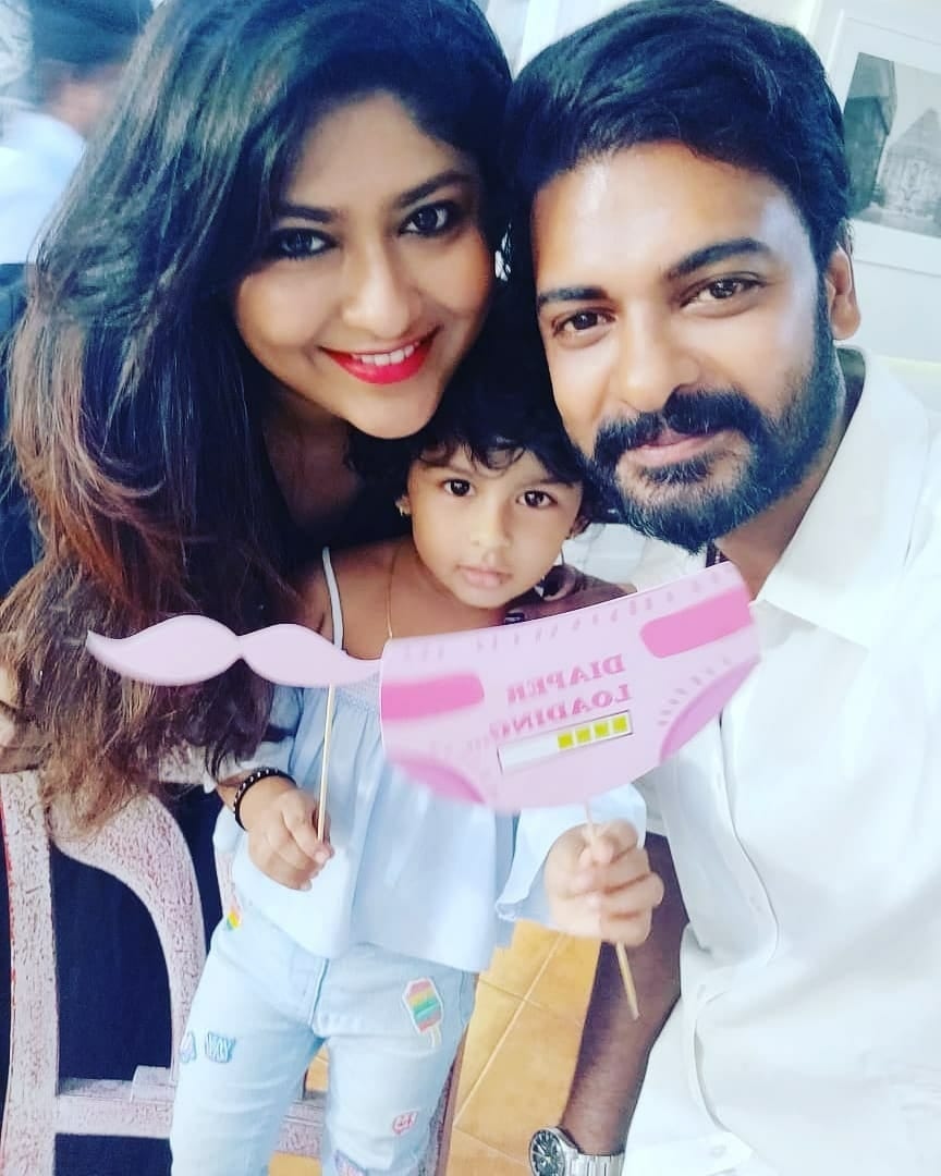 Bigg Boss 5 Tamil contestant Abhinay Vaddi's adorable family photos with  daughter goes viral! – Tamil News – IndiaGlitz.com – sathi.tech