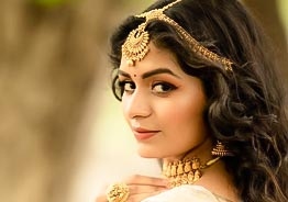 Aditi Shankar in princess mode for Navratri - Sizzling photos fire up the internet