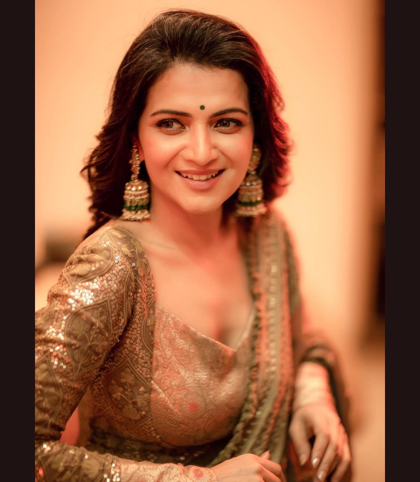 Vijay Tv Divyadharshni Sex - Is this famous Vijay TV actress planning to remarry? - Buzz - Tamil News -  IndiaGlitz.com