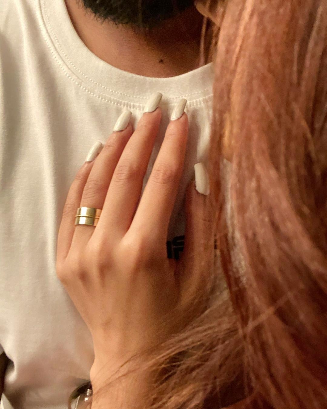 Vignesh Shivan&#39;s latest photo with Nayanthara&#39;s ring - are they engaged? -  Tamil News - IndiaGlitz.com